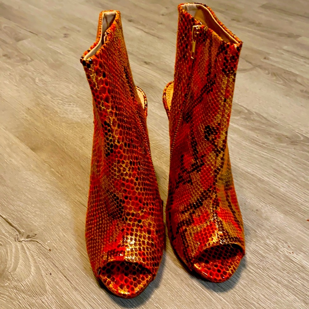 Shoe dazzle Faux Snake Skin Open Toes Heels